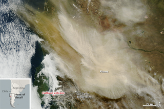 Illustration for article titled Calbuco's Massive Volcanic Plume As Seen From Space